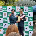 一日消防署長としてミッツ・マングローブさんが来訪。